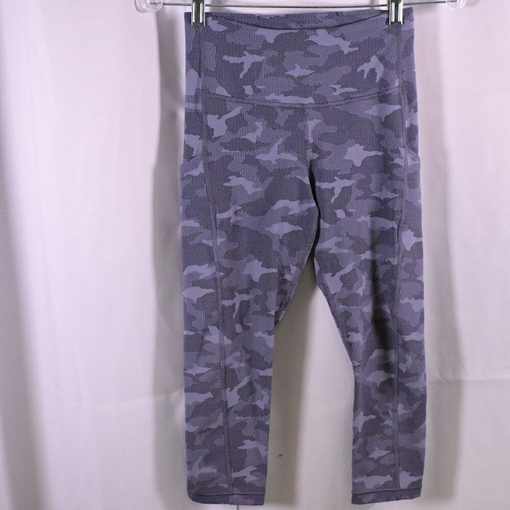 Athleta‎ Ultimate Stash Pocket Texture Purple Camo Capri Leggings Womens XS